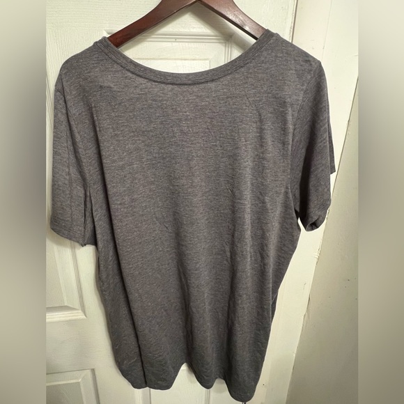 Torrid Gray Size 3 Breast Cancer Awareness Gray Graphic Tee NWOT - Picture 5 of 7